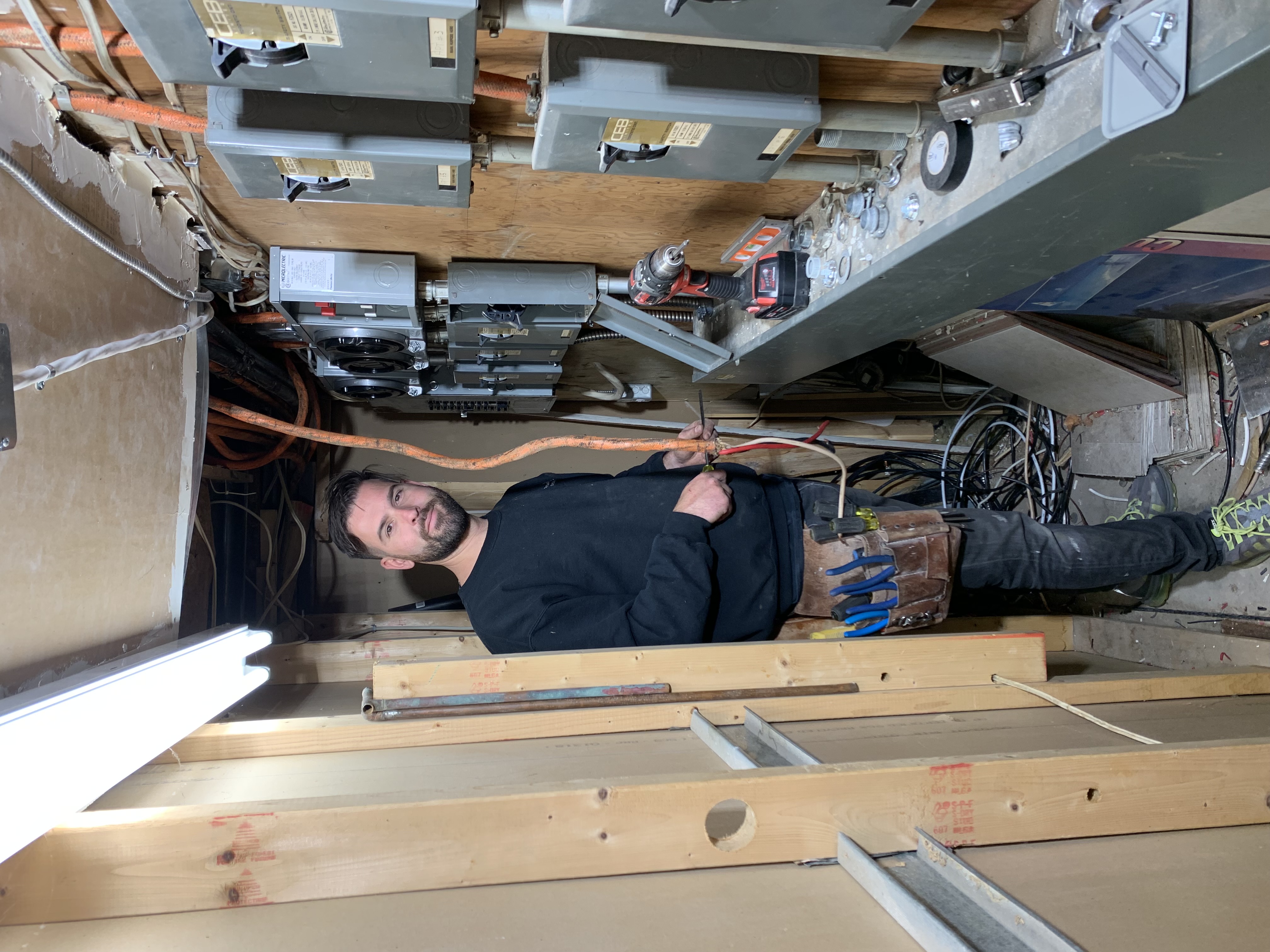 Croatian Electric electrician reviewing electrical service equipment
